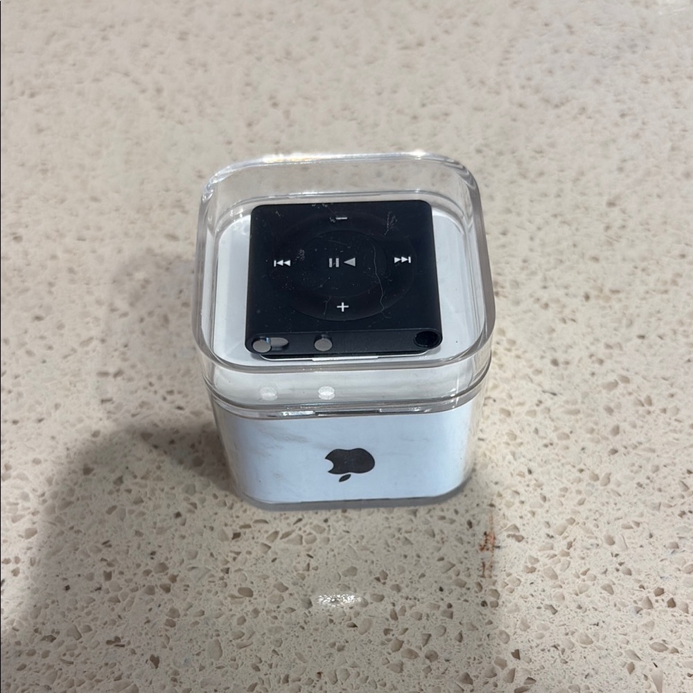 NEW Apple iPod Shuffle black w/ charger and earphones